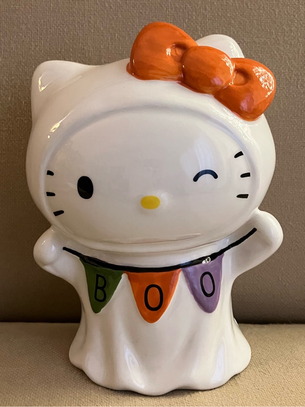 Hello Kitty Boo Banner Figurine